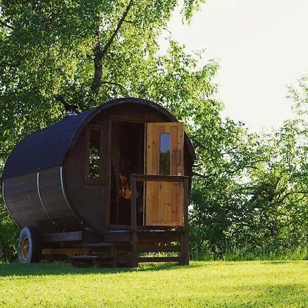 캠프장 Poke Puhkemajad