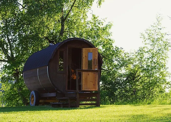 캠프장 Poke Puhkemajad